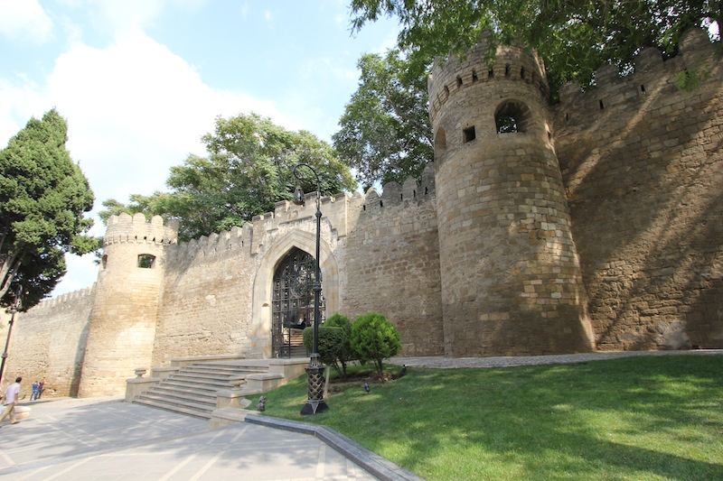 Крепостные ворота в сквере имени Сабира