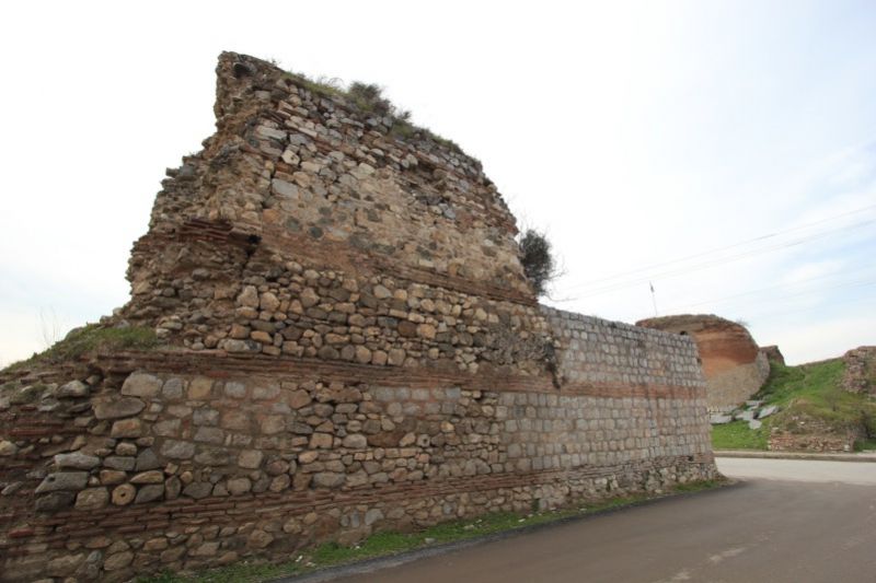 Крепостная стена Никеи