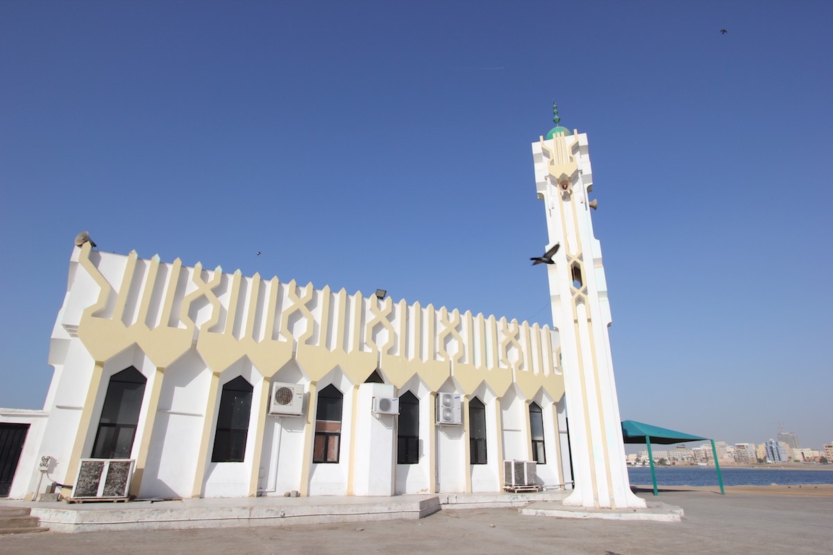 Мечеть в районе Эр-Рувайс