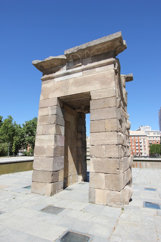 Храм Дебод в Мадриде