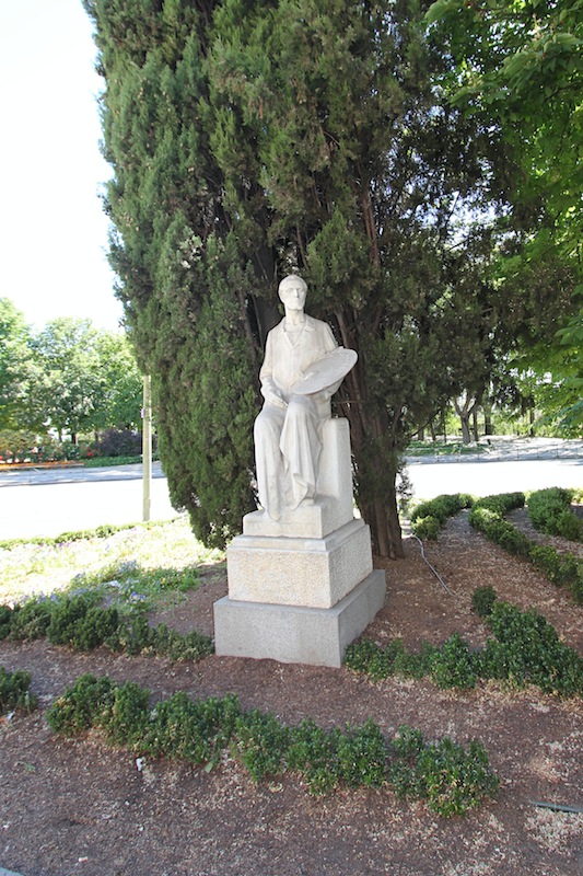 Памятник художнику Эдуардо Розалесу