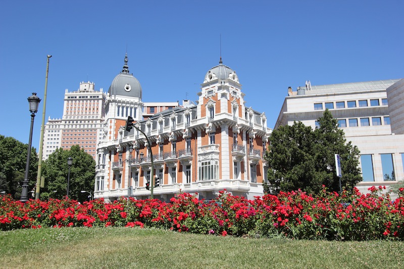 Здание на площади Испании