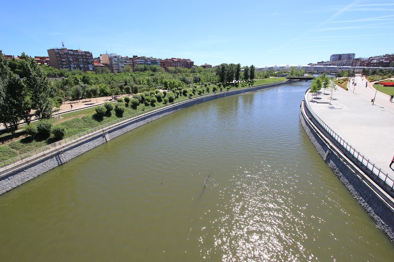 Река Мансанарес в Мадриде
