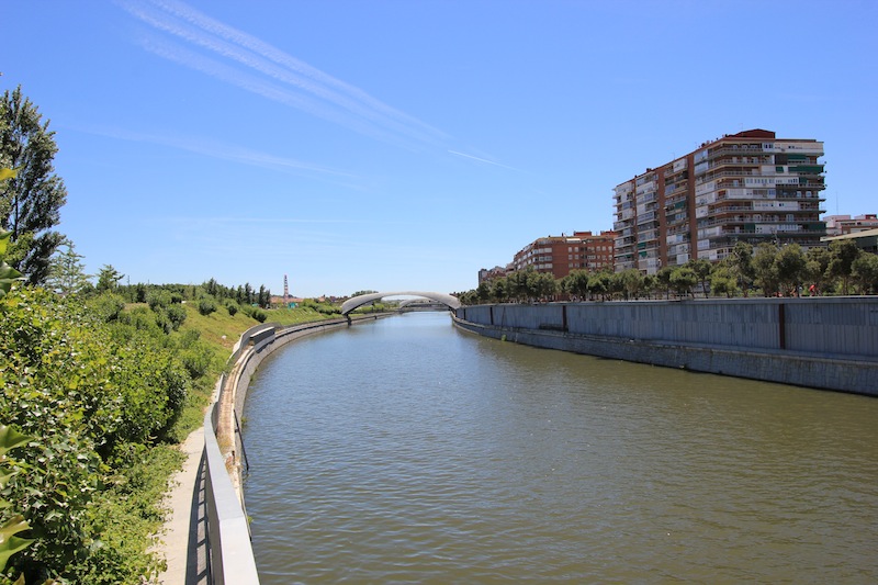 Река Мансанарес в Мадриде