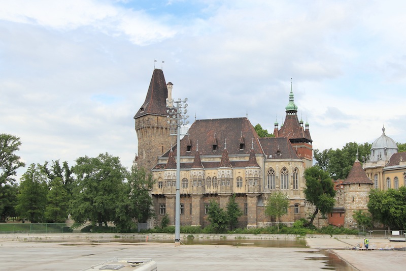 Замок Вайдахуняд в Будапеште