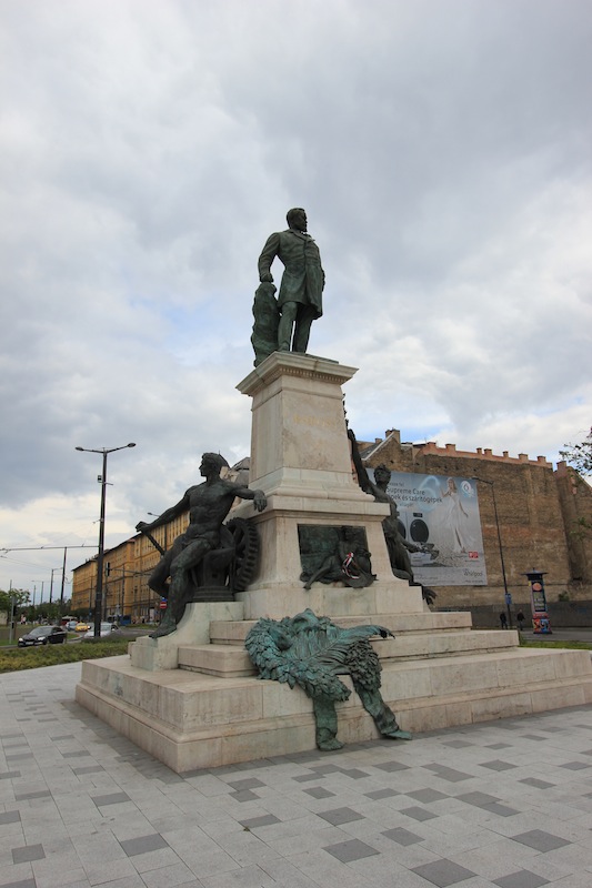 Памятник Габору Барошу