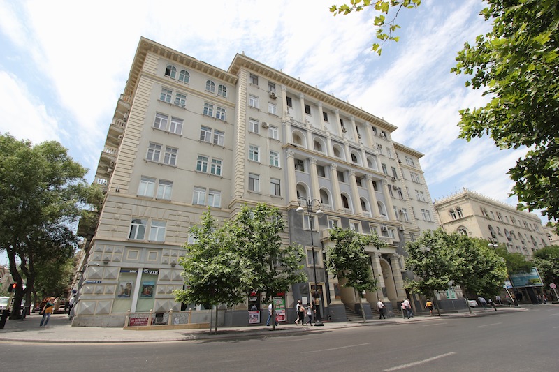 Жилой дом Монолит в Баку
