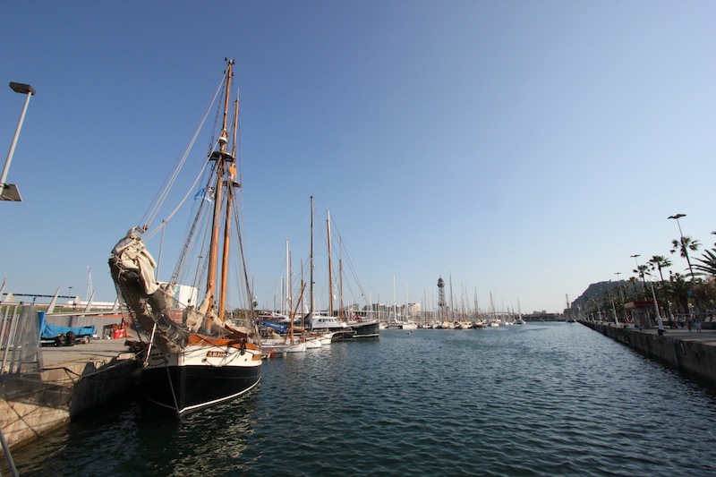 Гавань Барселоны с яхтами