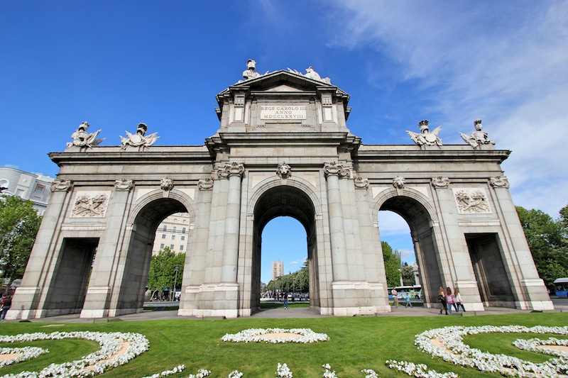 Ворота Алькала на площади Независимости