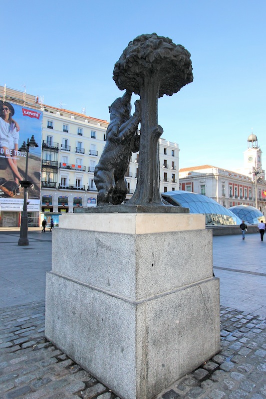 Символ Мадрида - Медведь и земляничное дерево