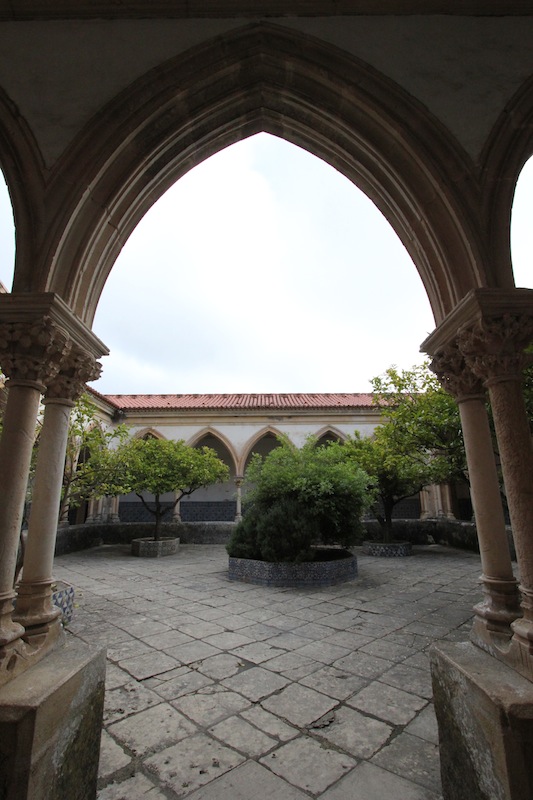 Сlaustro do Сemitério - Кладбищенский дворик