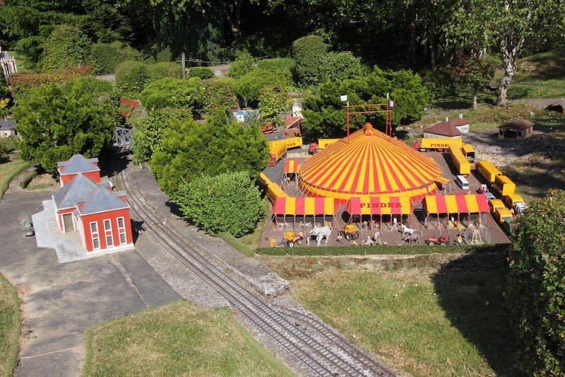 Цирк Пиндер - один из крупнейших во Франции
