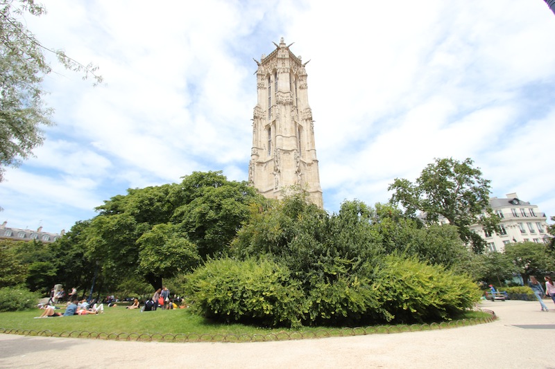Готическая башня Сен-Жак