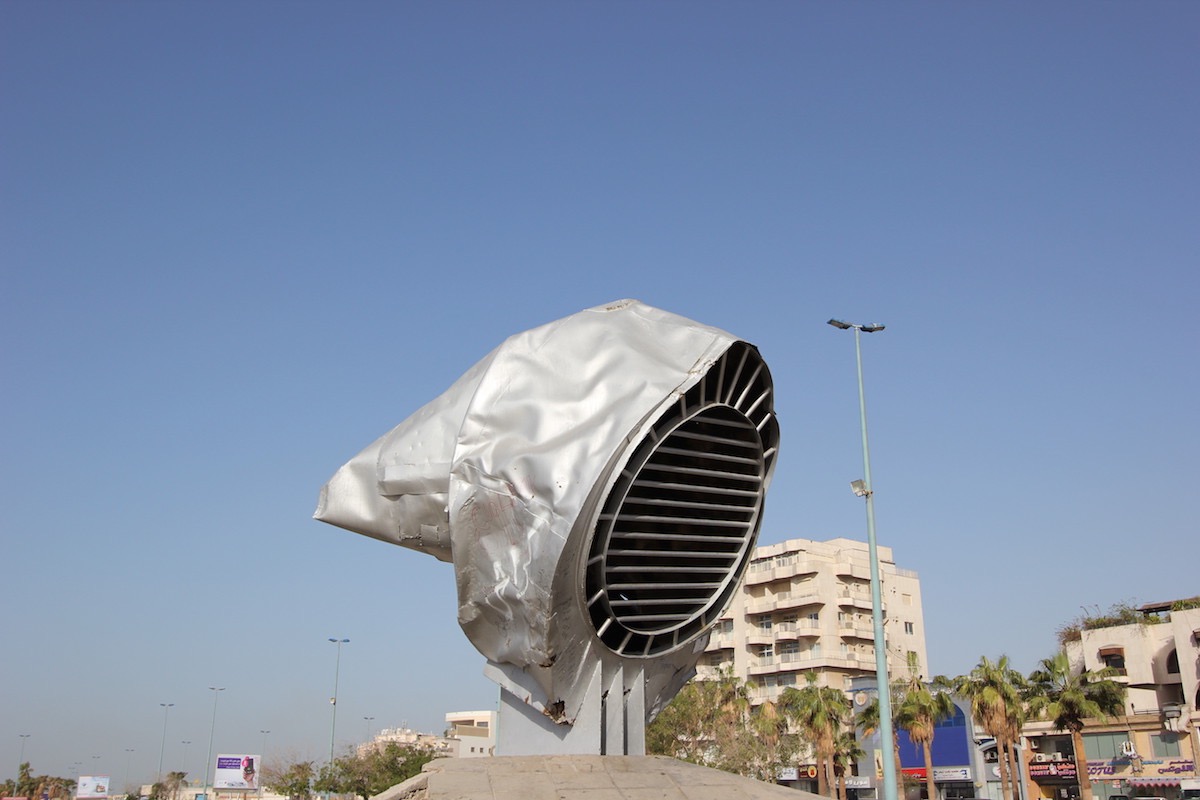 Скульптура на улице Аль-Корниш