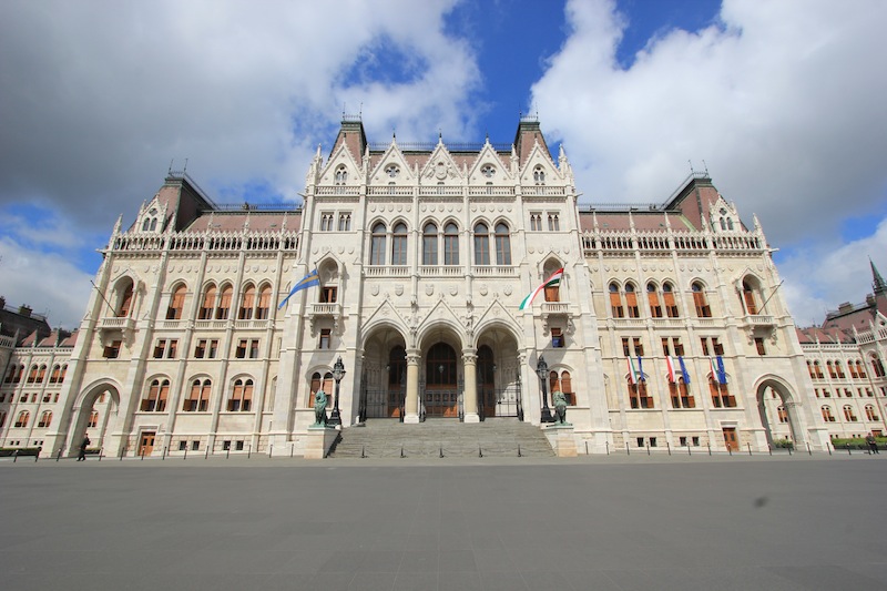 Здание Венгерского парламента (задний фасад)