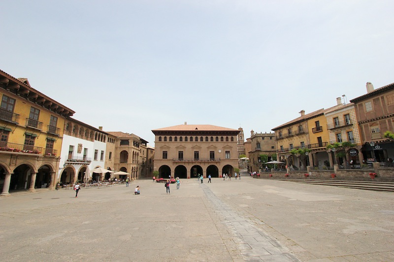 Пласа Майор - главная площадь испанского города