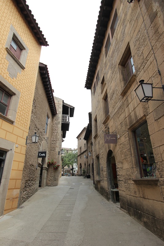 Улица Давальяда (Каталония)