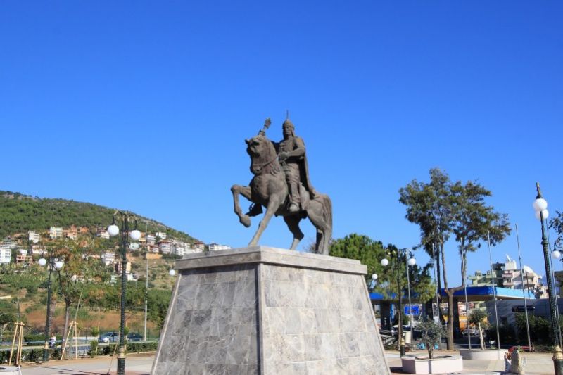 Конная статуя Алааддина Кей-Кубада