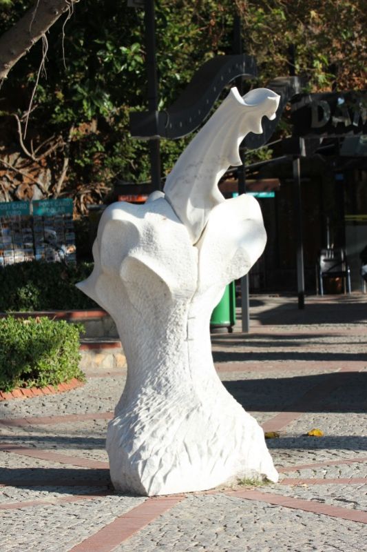 Скульптура у ресторана Дамлаташ