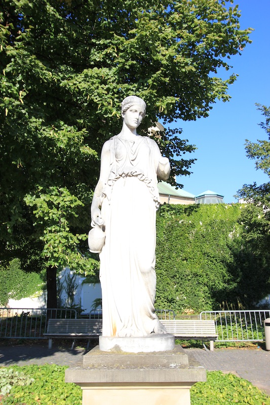 Статуя Гебеи в Верхнем парке