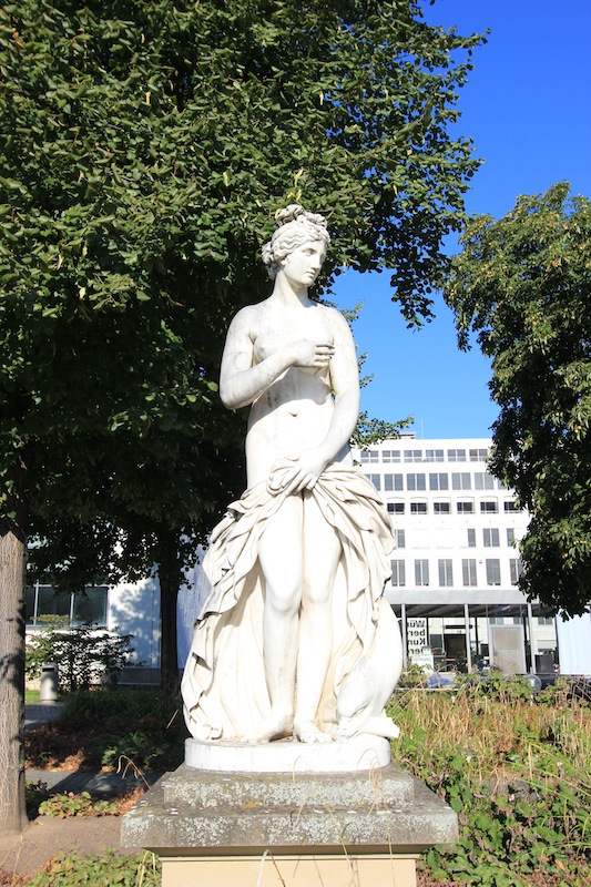 Статуя в Верхнем парке