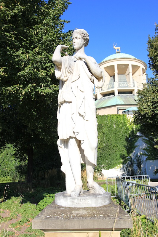 Статуя Дианы в Верхнем парке