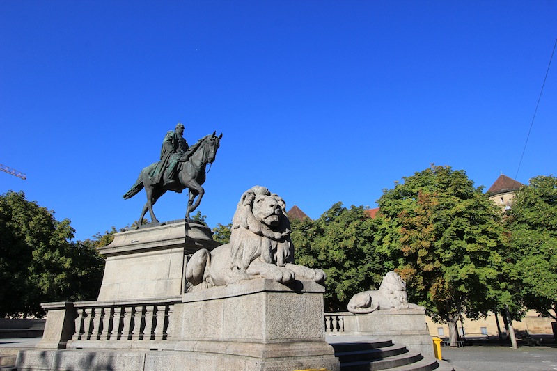 Конная статуя кайзера Вильгельма I на площади Карлсплац