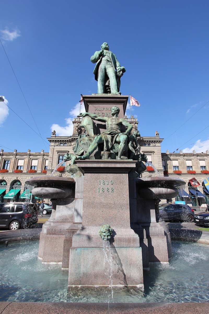 Памятник Альфреду Эшеру в Цюрихе