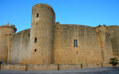 Замок Белвер на Мальорке