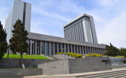 Здание парламента в Баку